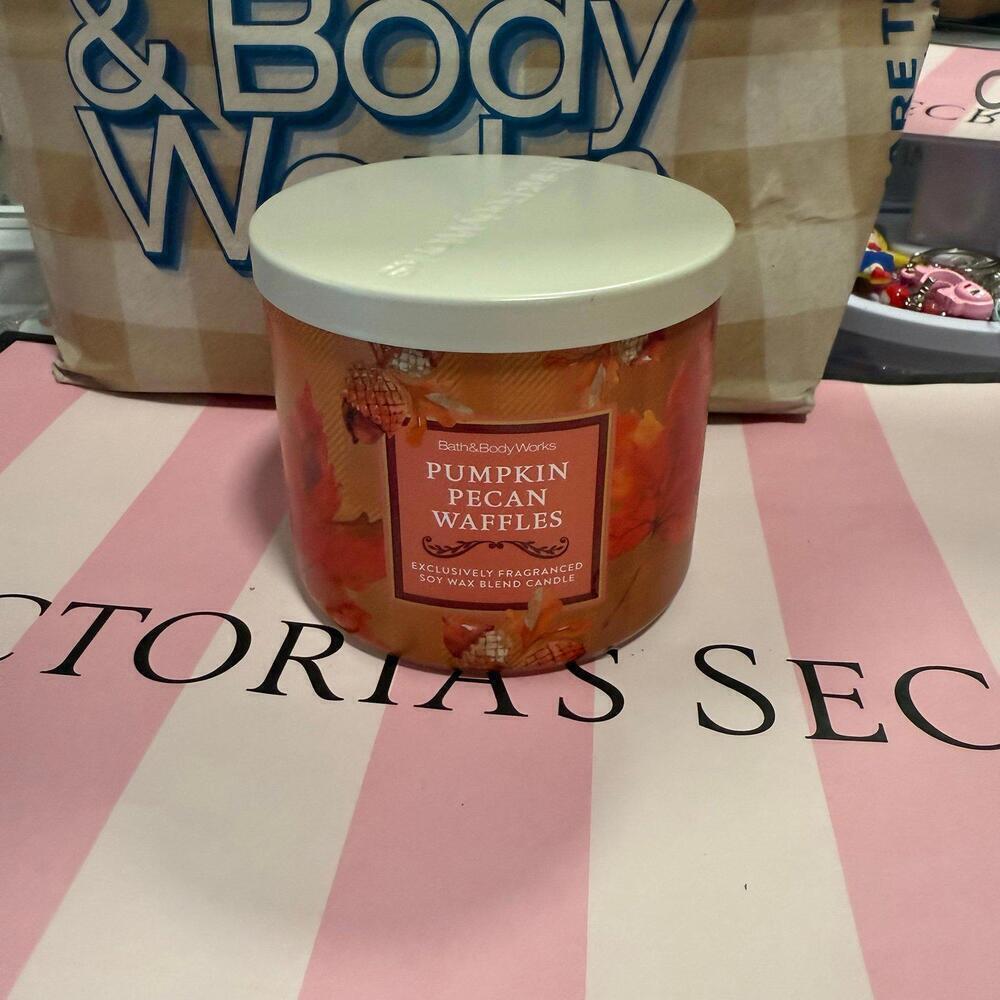 Bath and body Works Pumpkin Pecan Waffles